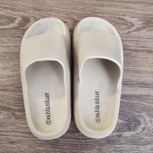 Olivia‎ Miller Cloud Slides